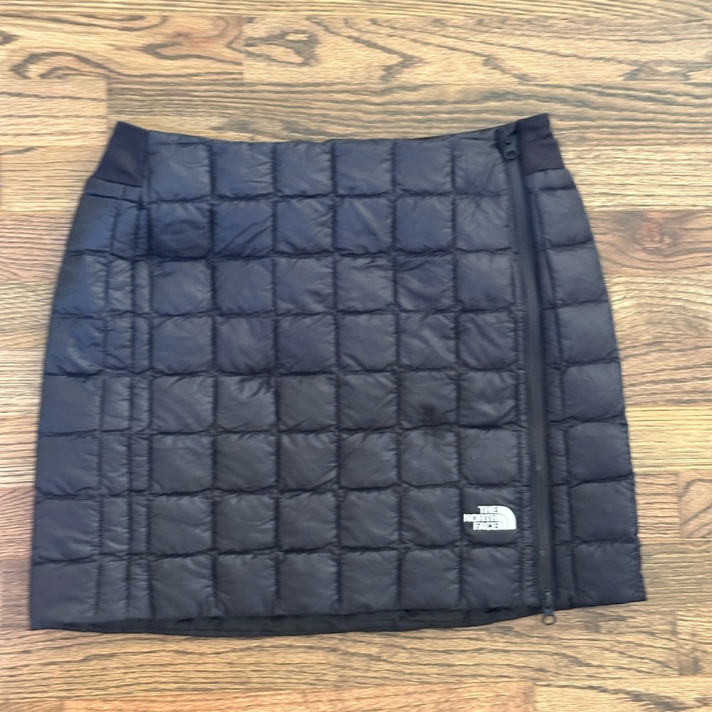 The North Face Women's Black Thermoball Hybrid Skirt